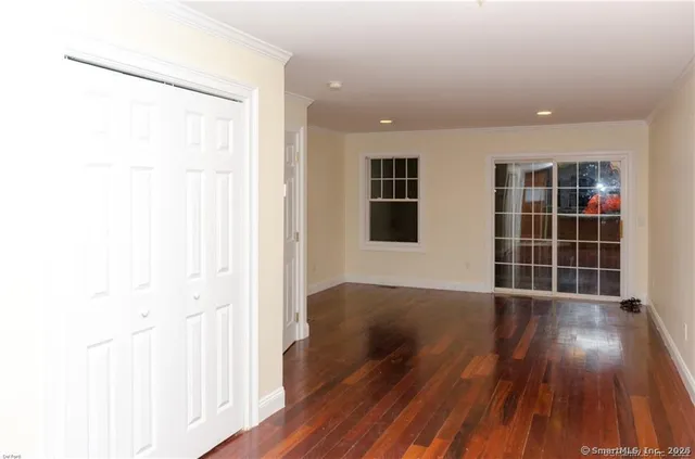 $2,000 | 527 West Thames Street, Unit 27, Norwich, CT 06360