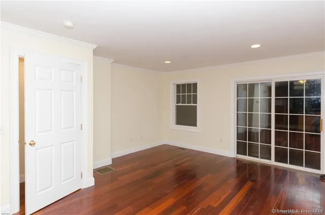 $2,000 | 527 West Thames Street, Unit 27, Norwich, CT 06360