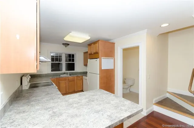 $2,000 | 527 West Thames Street, Unit 27, Norwich, CT 06360