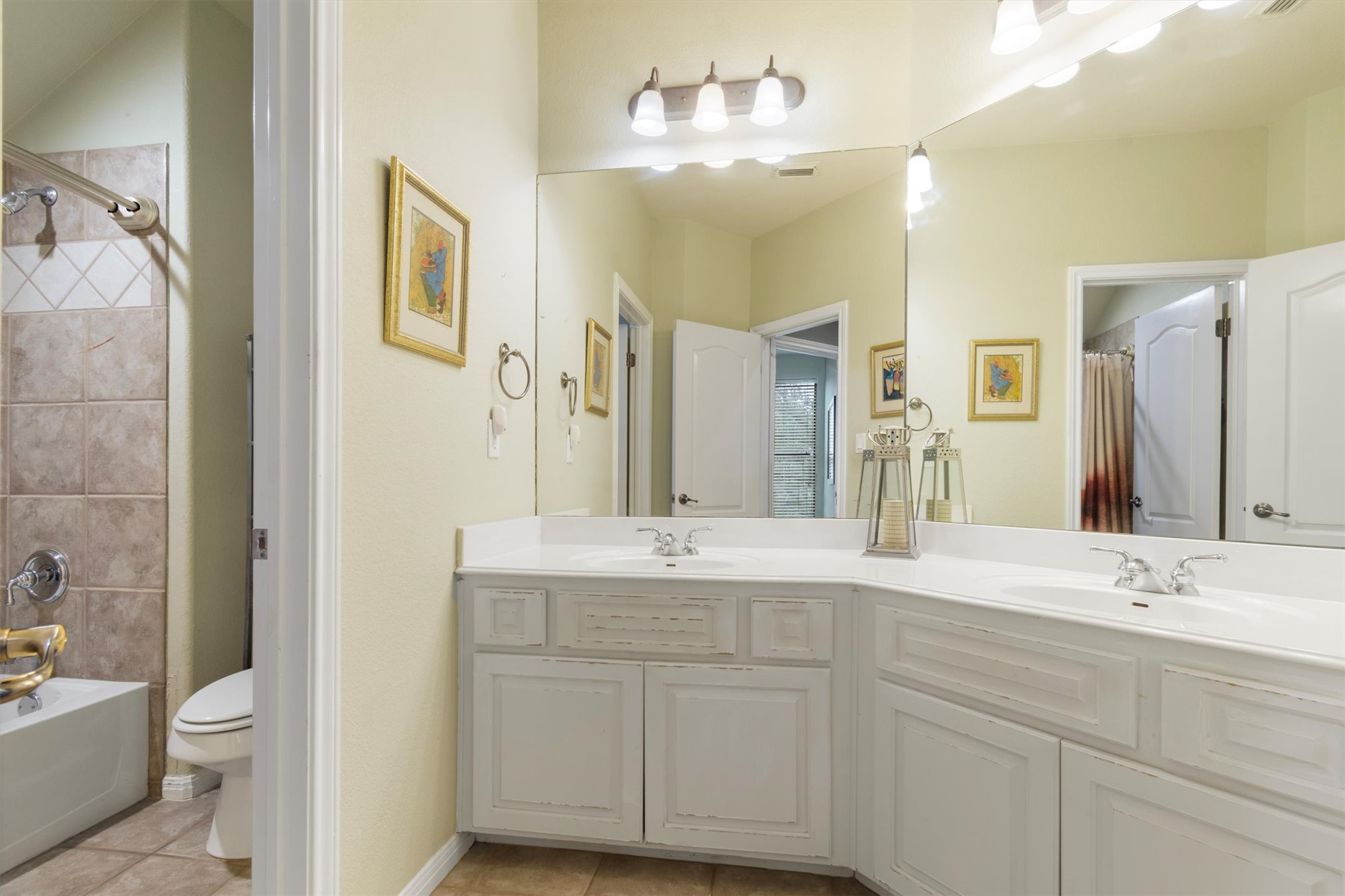 6 Monarch Oaks Lane Austin, TX 78738 - Photo 26 of 40 Full bath with double vanity, shower / bathtub combination with curtain, and light tile patterned floors