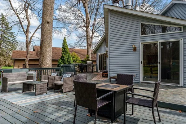 $425,900 | 2085 Lake Summerset Road, Davis, IL 61019