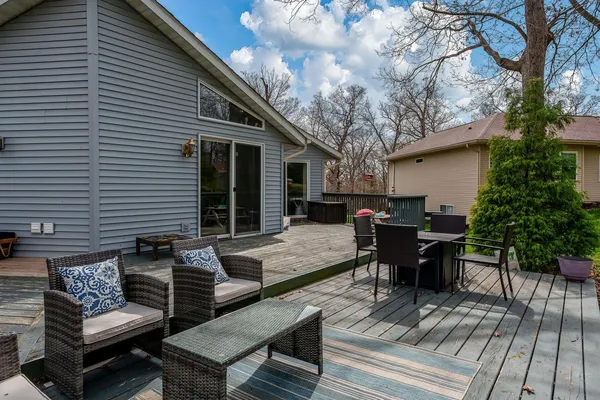 $425,900 | 2085 Lake Summerset Road, Davis, IL 61019