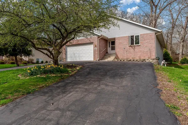 $425,900 | 2085 Lake Summerset Road, Davis, IL 61019
