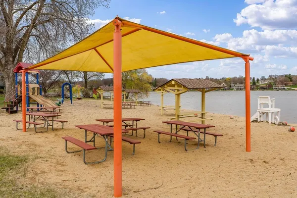 $425,900 | 2085 Lake Summerset Road, Davis, IL 61019