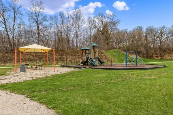 $425,900 | 2085 Lake Summerset Road, Davis, IL 61019