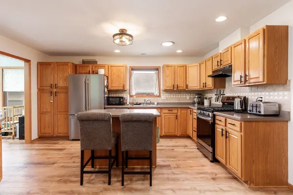 $425,900 | 2085 Lake Summerset Road, Davis, IL 61019