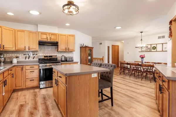 $425,900 | 2085 Lake Summerset Road, Davis, IL 61019