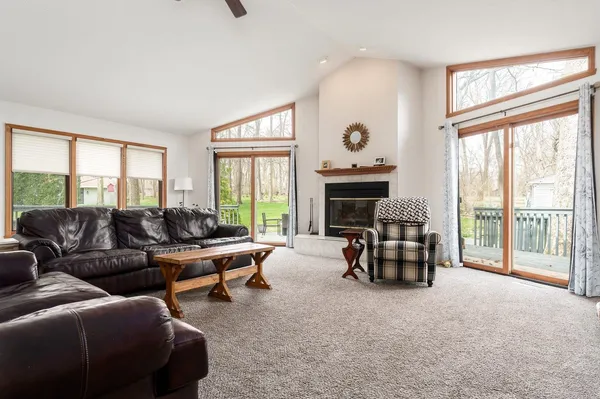 $425,900 | 2085 Lake Summerset Road, Davis, IL 61019