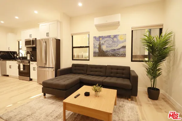 $4,150 | 9040 Phyllis Avenue, Unit D, West Hollywood, CA 90069