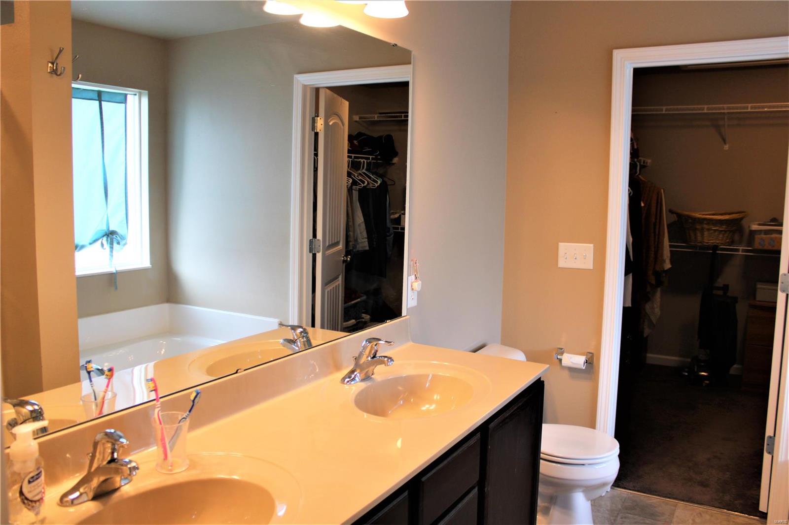 2629 Beacon Point Court Belleville, IL 62221 - Photo 13 of 29 Gallery Image 13