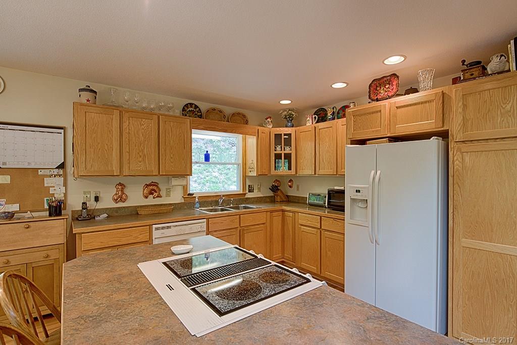 605 Nottingham Road Maggie Valley, NC 28751 - Photo 10 of 24