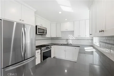 $1,450,000 | 130 Cordova Walk, Long Beach, CA 90803