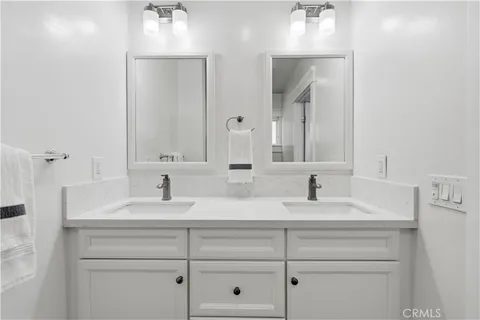 $1,450,000 | 130 Cordova Walk, Long Beach, CA 90803