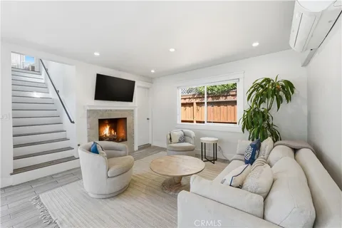 $1,450,000 | 130 Cordova Walk, Long Beach, CA 90803