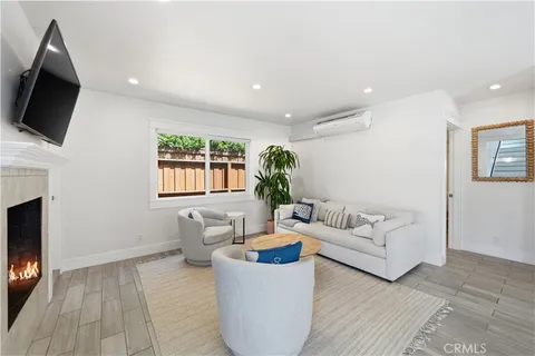 $1,450,000 | 130 Cordova Walk, Long Beach, CA 90803