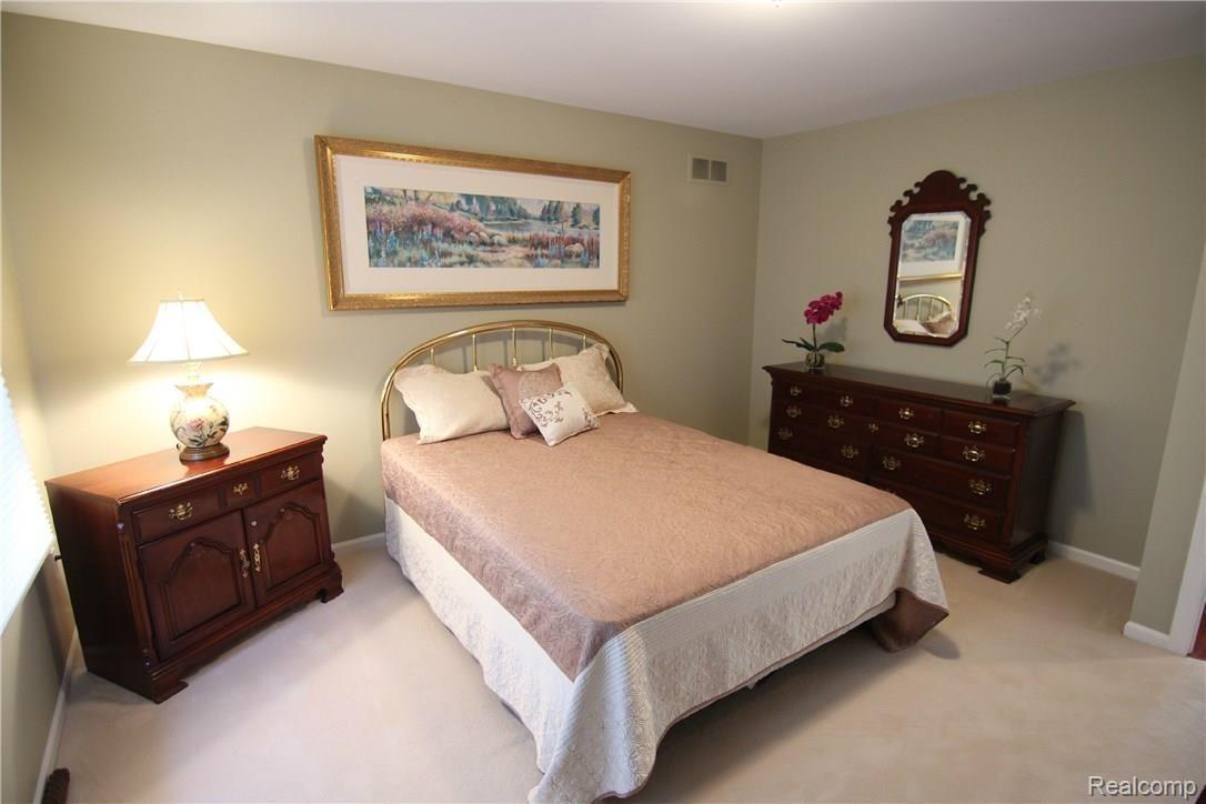 3178 Hedgewood Lane Rochester, MI 48309 - Photo 32 of 40 Hedgewood Ln Bedroom 2.jpg