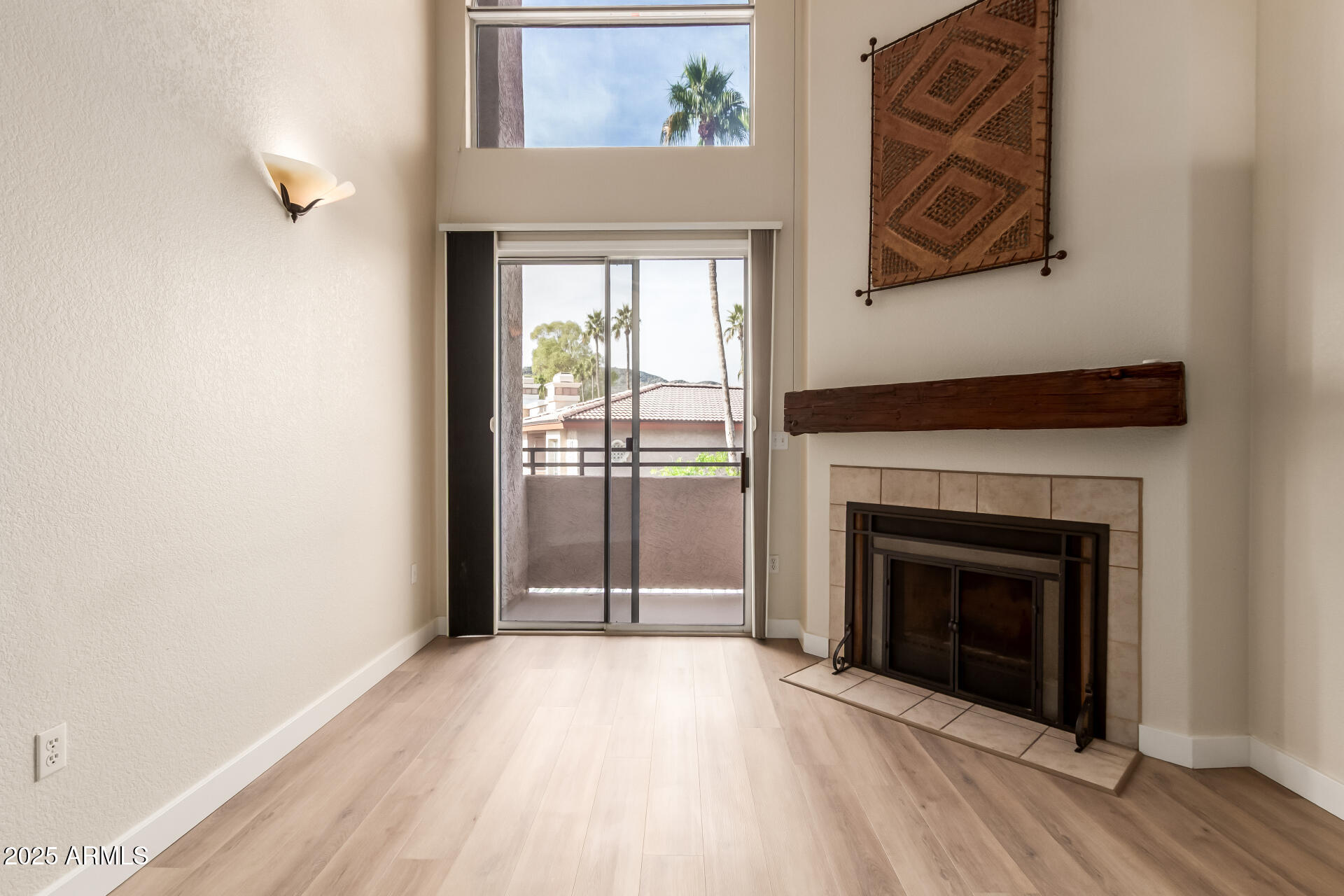 10410 North Cave Creek Road, Unit 2006 Phoenix, AZ 85020 - Photo 25 of 29 a view of an empty room with wooden floor and a fireplace