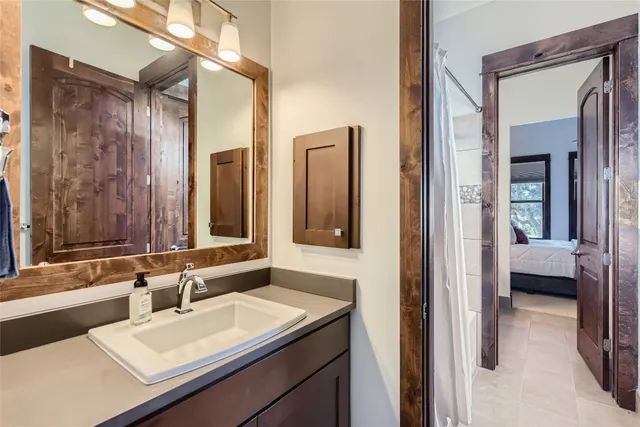 a en suite bathroom with a sink and a mirror