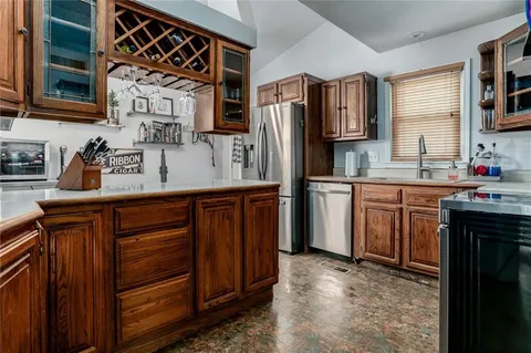 $259,000 | 8300 Ward Parkway Plaza, Kansas City, MO 64114