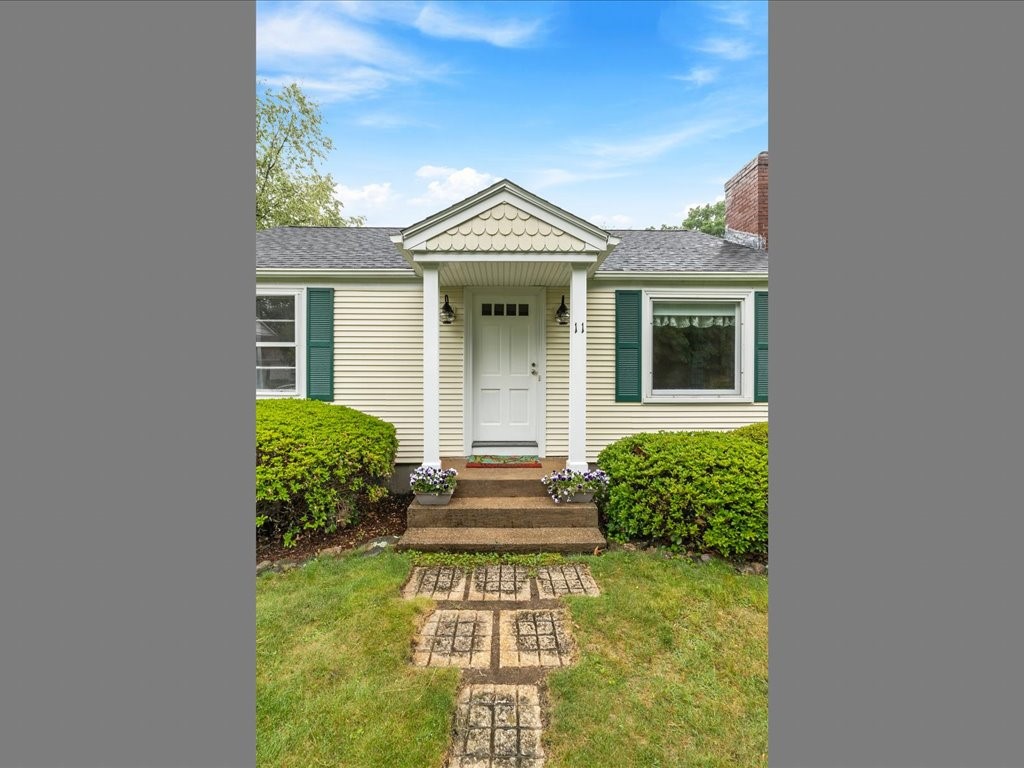 11 Overfield Road East Greenwich, RI 02818 - Photo 4 of 18 Gallery Image 4
