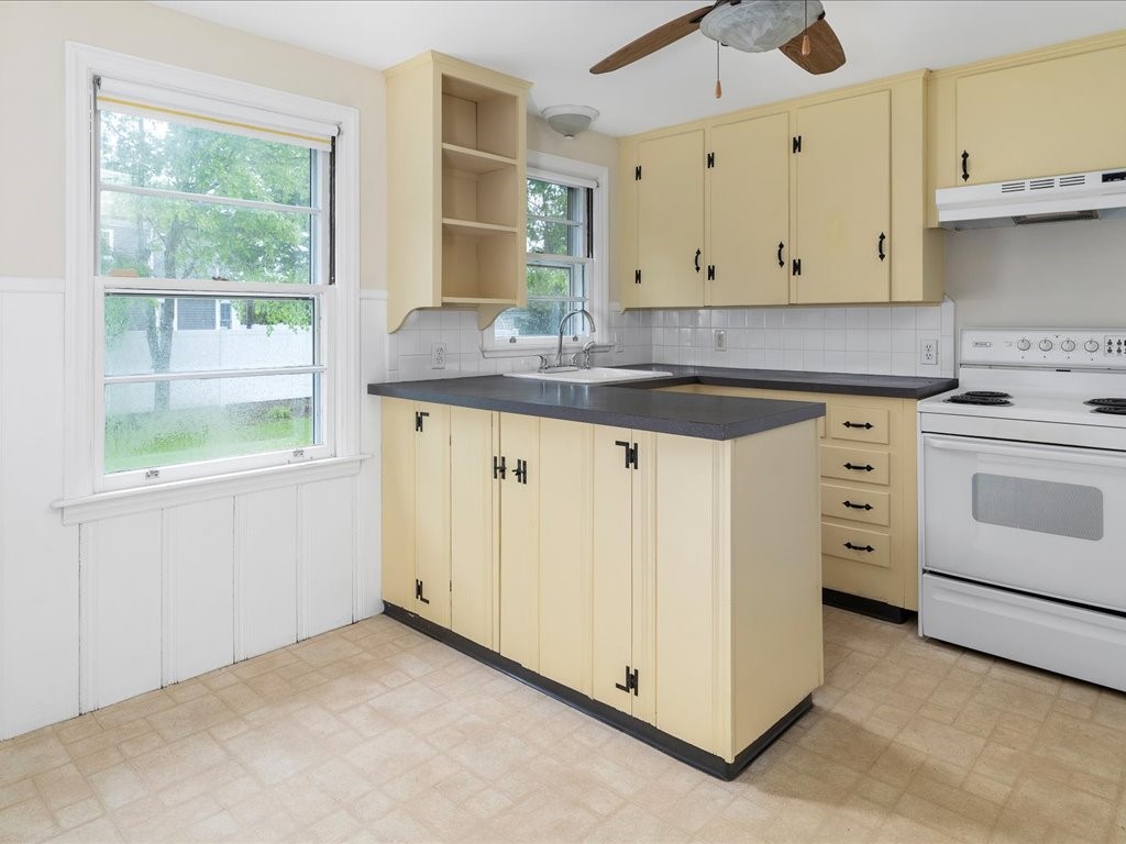11 Overfield Road East Greenwich, RI 02818 - Photo 8 of 18 Gallery Image 8