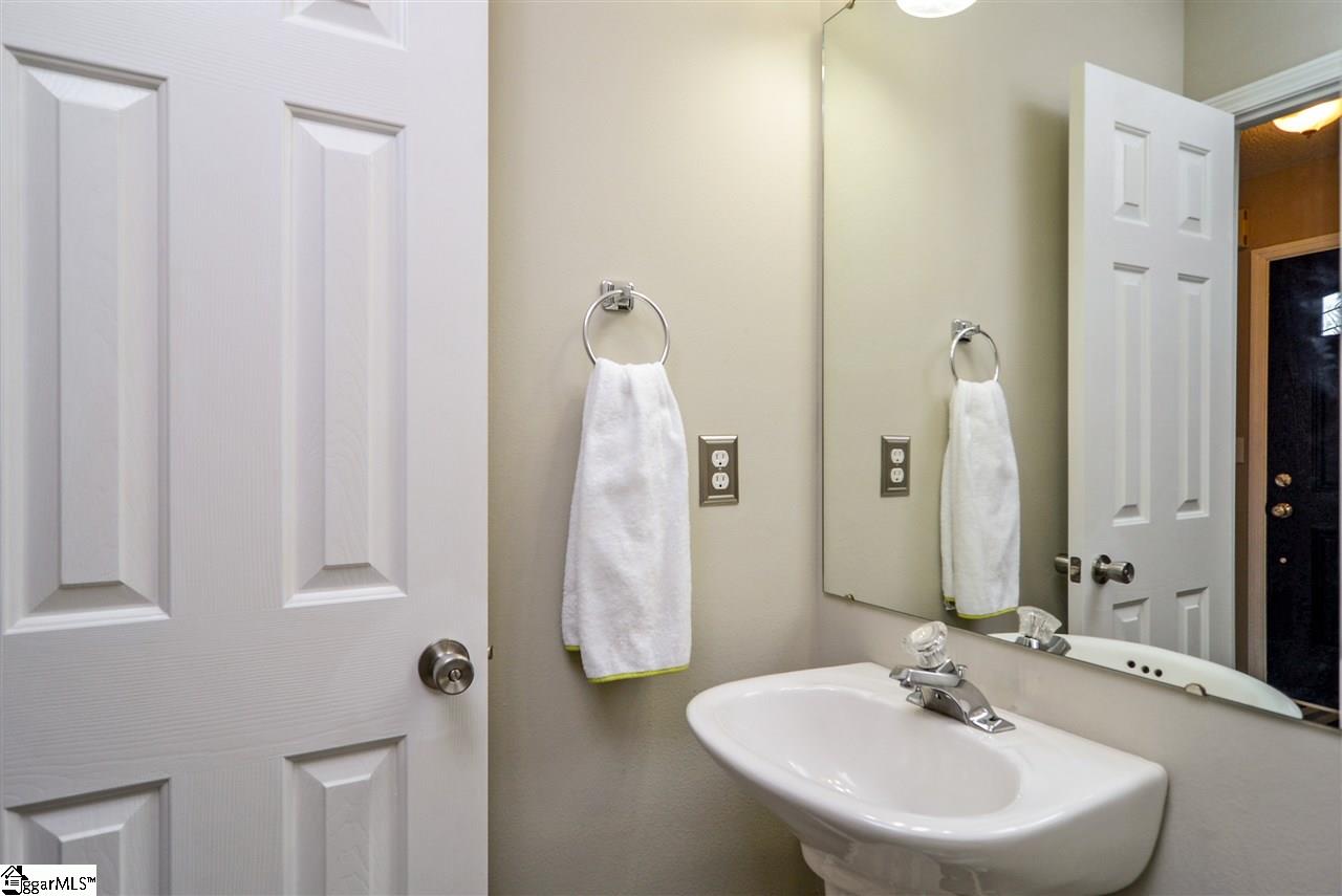 512 Garrett Street Fountain Inn, SC 29644 - Photo 5 of 25 Gallery Image 5