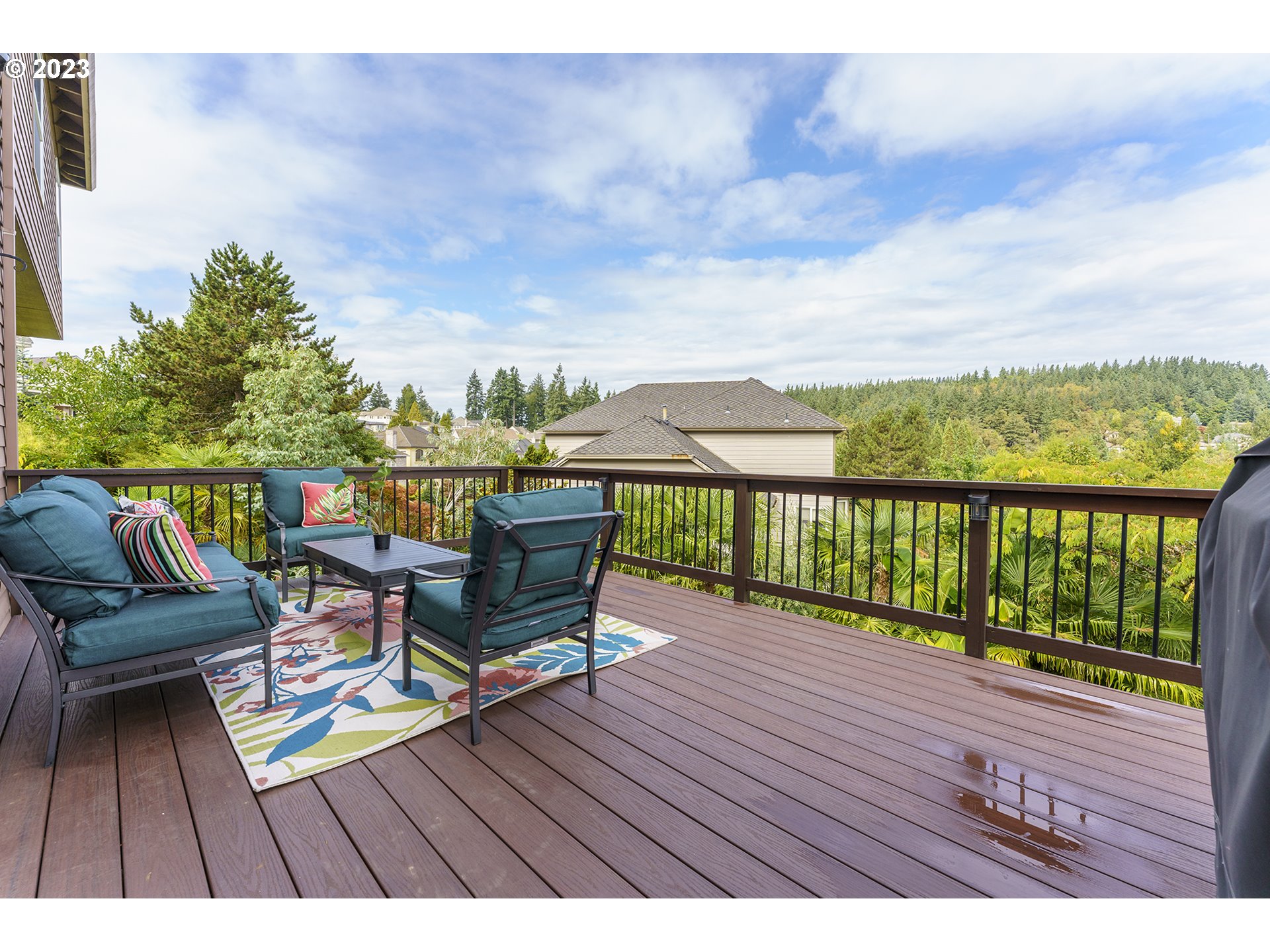 11561 Southeast Highland Loop Clackamas, OR 97015 - Photo 31 of 36 a view of a terrace with furniture