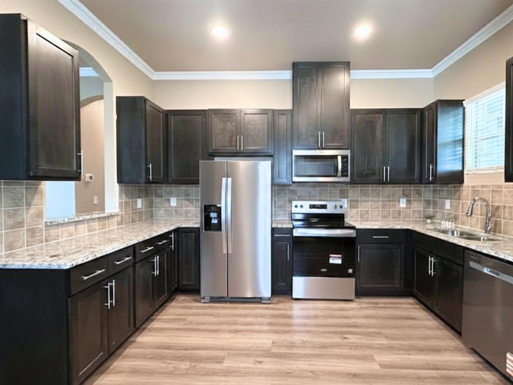 413 Henderson Street Bonham, TX 75418 - Photo 8 of 28