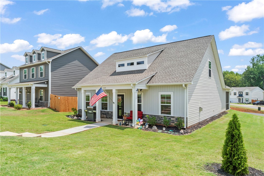 1044 Fairfield Drive Seneca, SC 29678 - Photo 3 of 46
