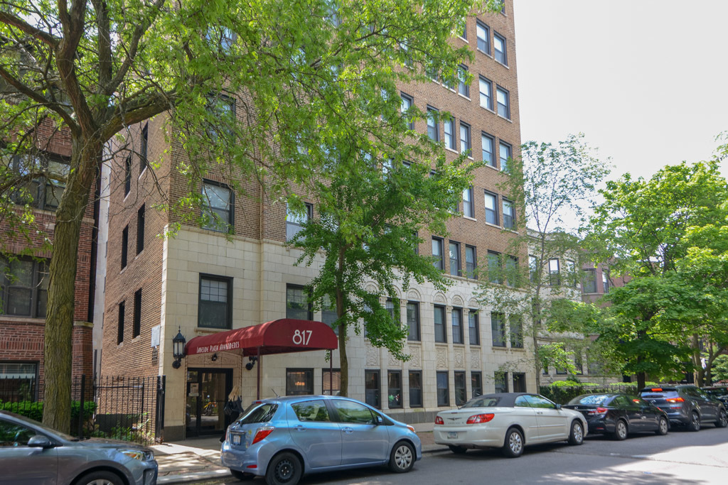 817 West Lakeside Place, Unit 408 Chicago, IL 60640 - Photo 1 of 17 a front view of a building with lot of cars and trees
