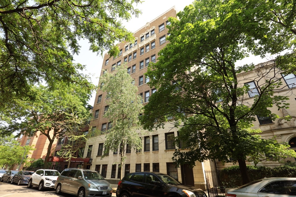 817 West Lakeside Place, Unit 408 Chicago, IL 60640 - Photo 2 of 17 a view of street with parked cars