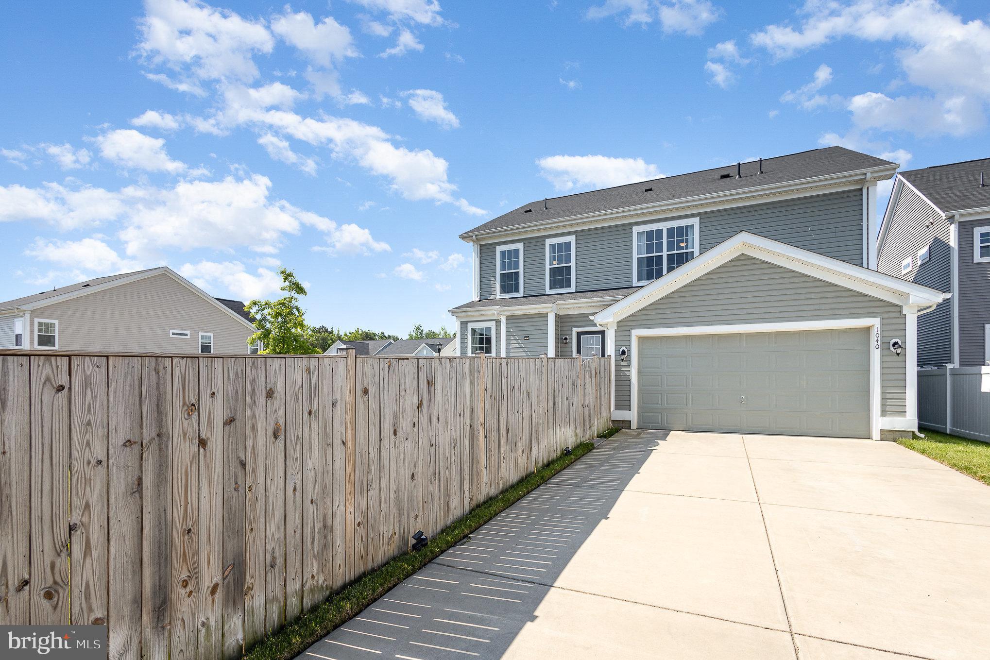 1040 Aspen Road Stafford, VA 22554 - Photo 12 of 51 a front view of a house with wooden fence