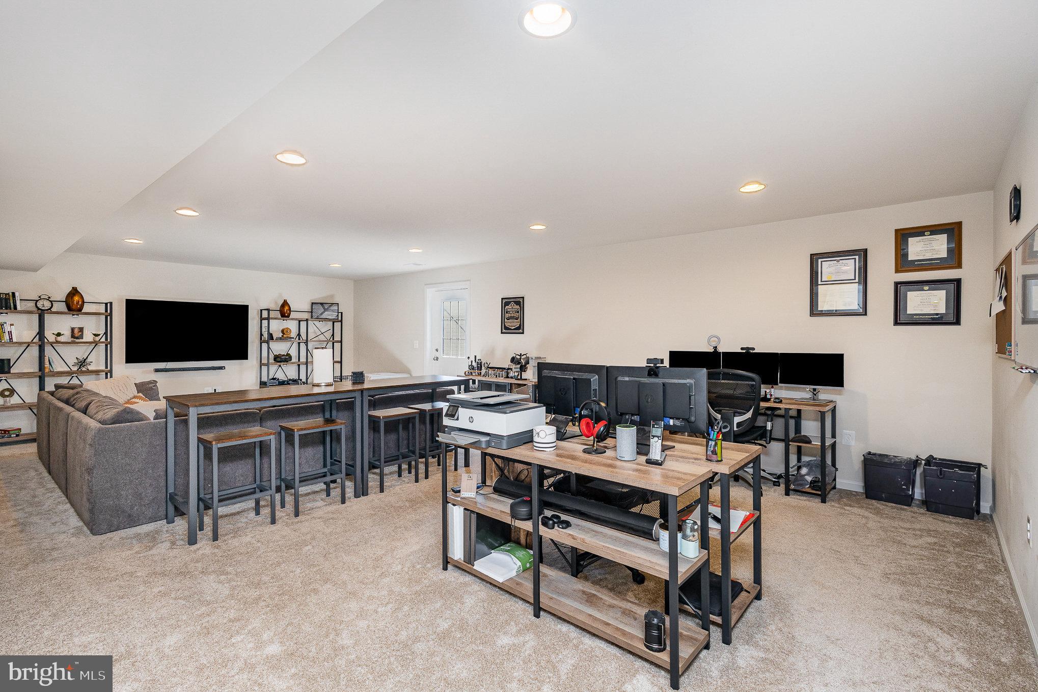 1040 Aspen Road Stafford, VA 22554 - Photo 40 of 51 a view of a workspace with furniture