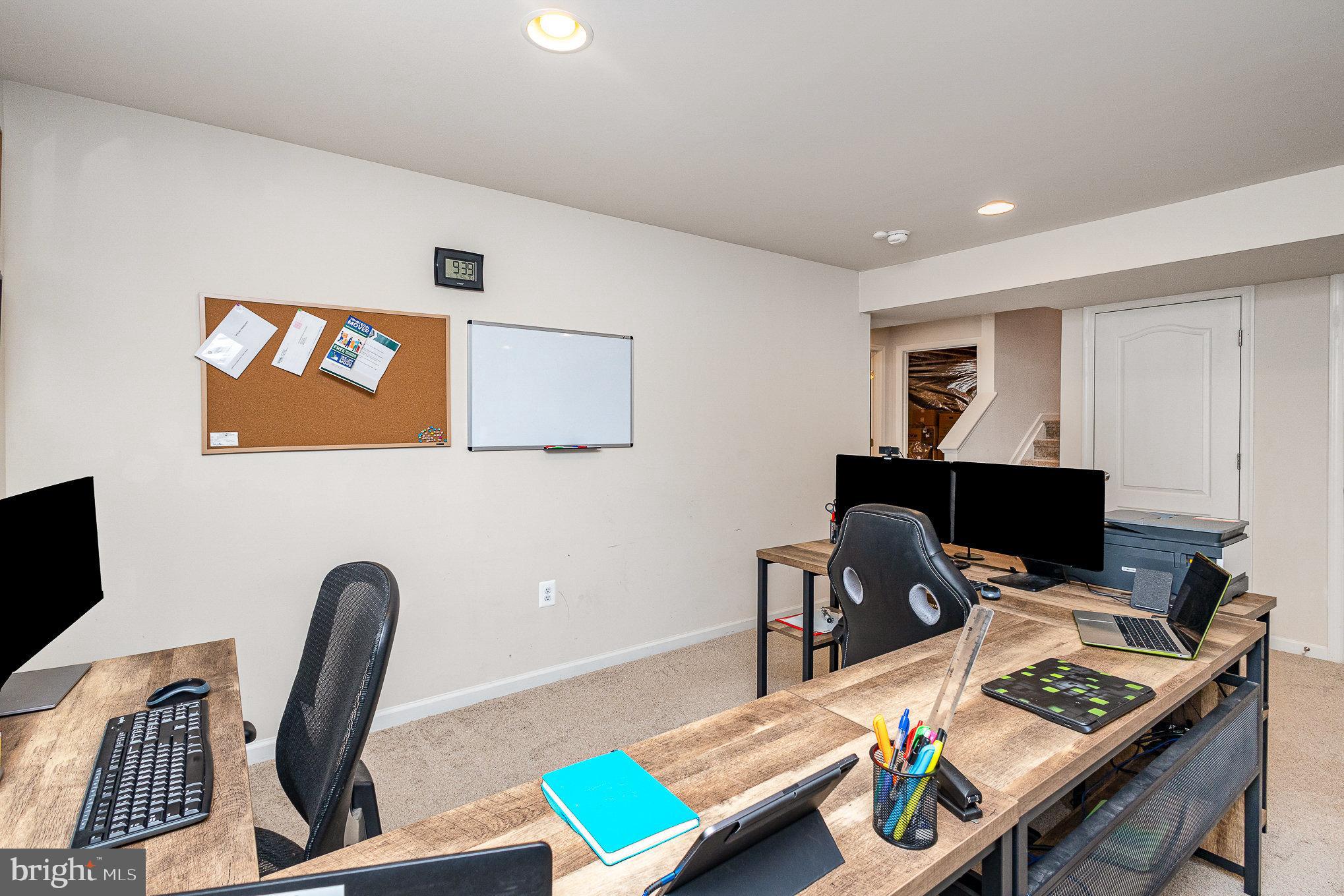 1040 Aspen Road Stafford, VA 22554 - Photo 42 of 51 a workspace with furniture and desk