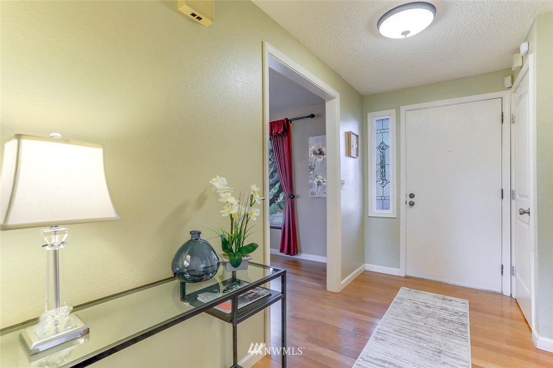 16103 Southeast 179th Street Renton, WA 98058 - Photo 4 of 24 Gallery Image 4