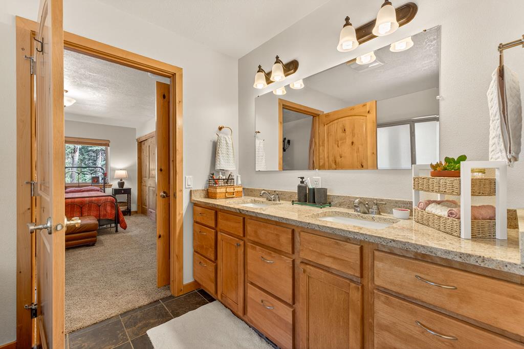 31 Eagle Trail Cascade, ID 83611 - Photo 17 of 50 Primary Bath, With dual vanities and a soaking tub