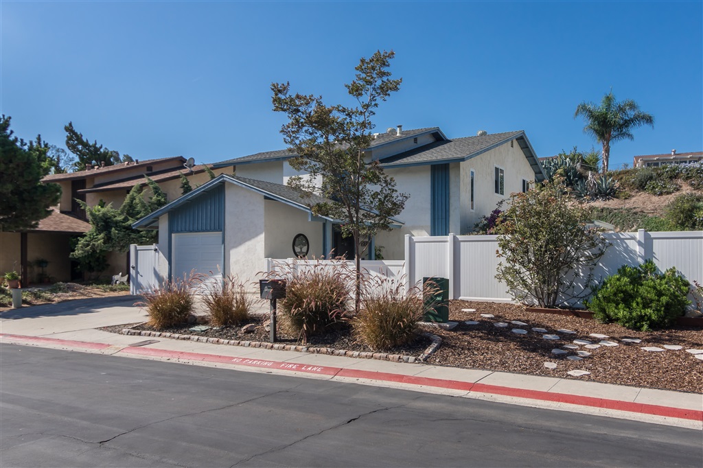 2230 Ledgeview Lane Spring Valley, CA 91977 - Photo 2 of 25