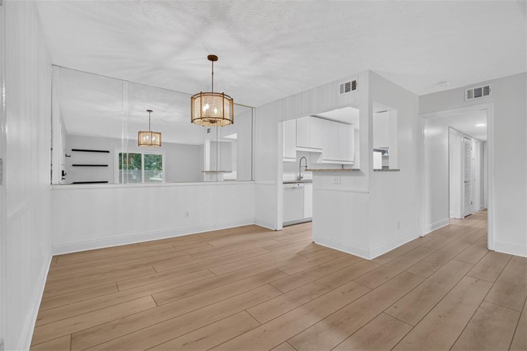 725 Dalrymple Road, Unit 7J Sandy Springs, GA 30328 - Photo 5 of 22 Gallery Image 5