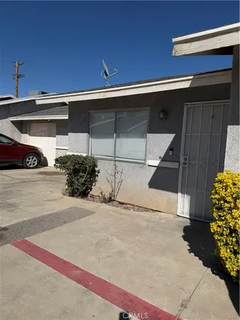 $1,750 | 16230 Sequoia Street, Hesperia, CA 82345