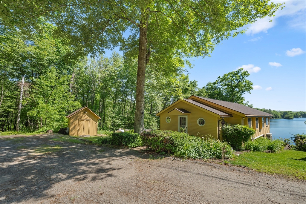 21 Carrier Lane Sutton, MA 01590 - Photo 3 of 42