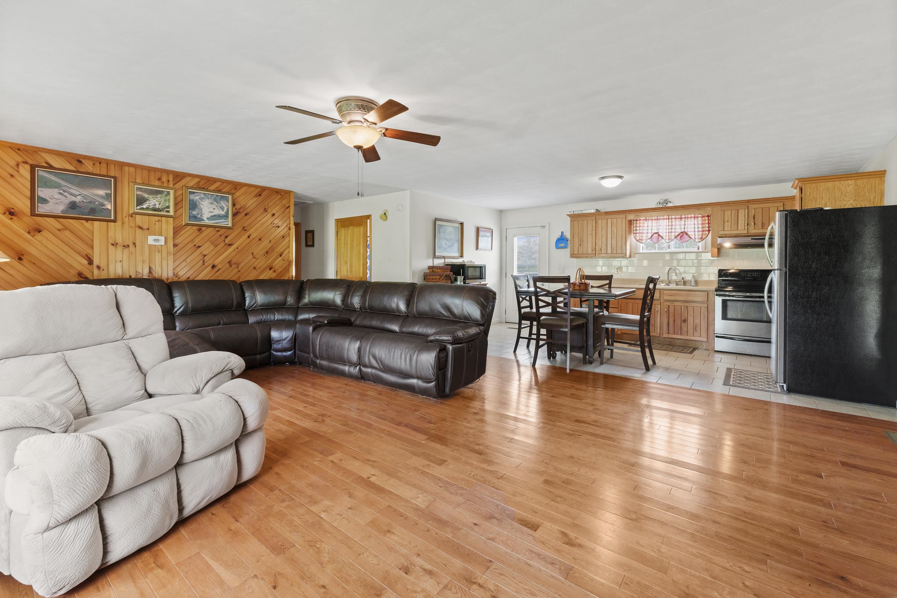 405 Broadleaf Road Louisa, KY 41230 - Photo 8 of 38