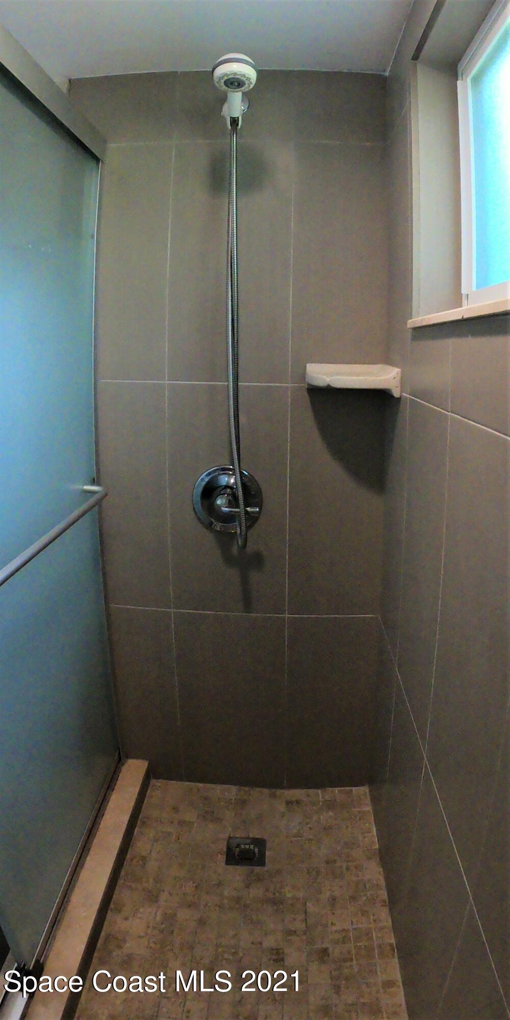 653 Ridge Club Drive, Unit 27 Melbourne, FL 32934 - Photo 11 of 31 Shower