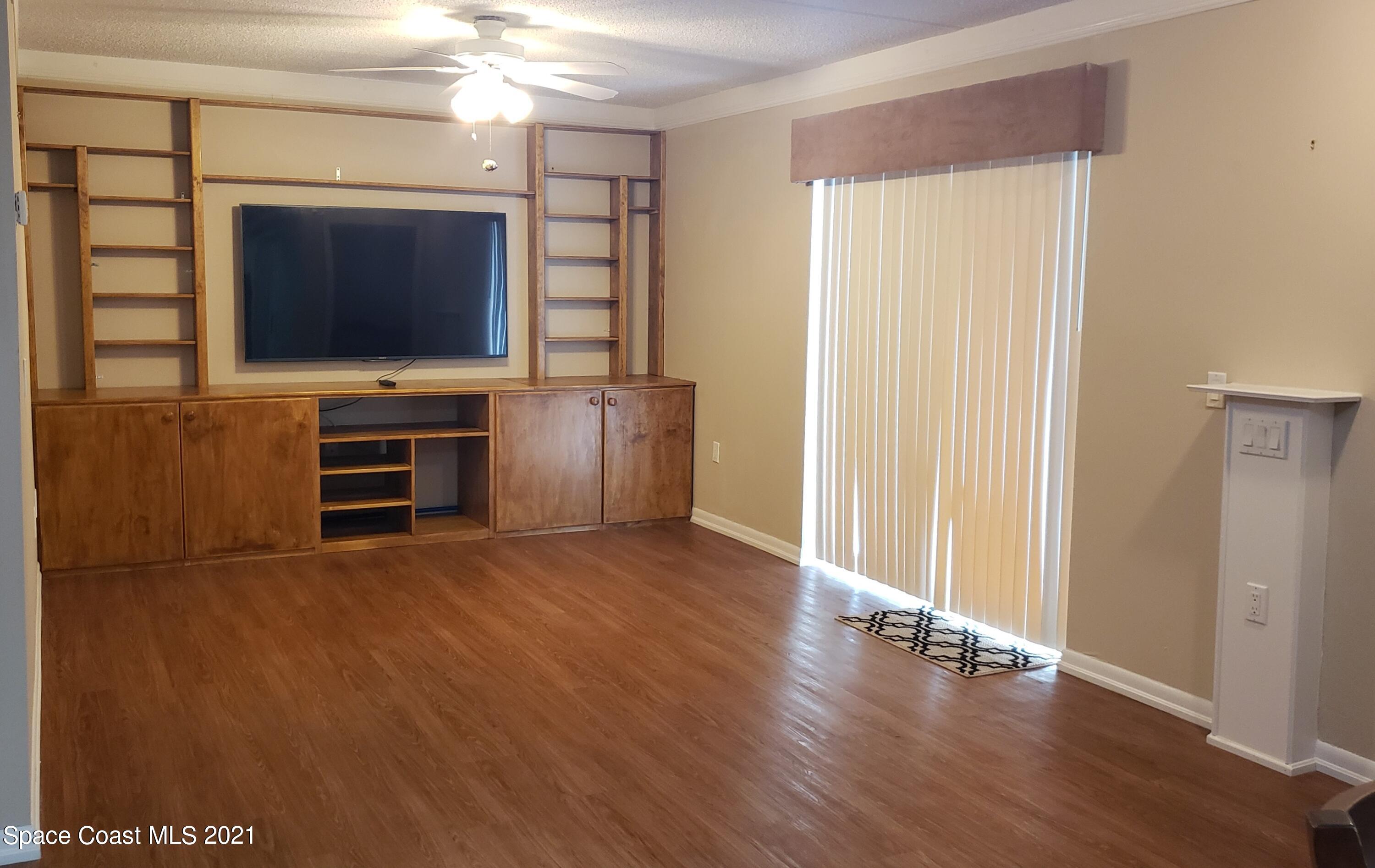 653 Ridge Club Drive, Unit 27 Melbourne, FL 32934 - Photo 13 of 31 Living Area