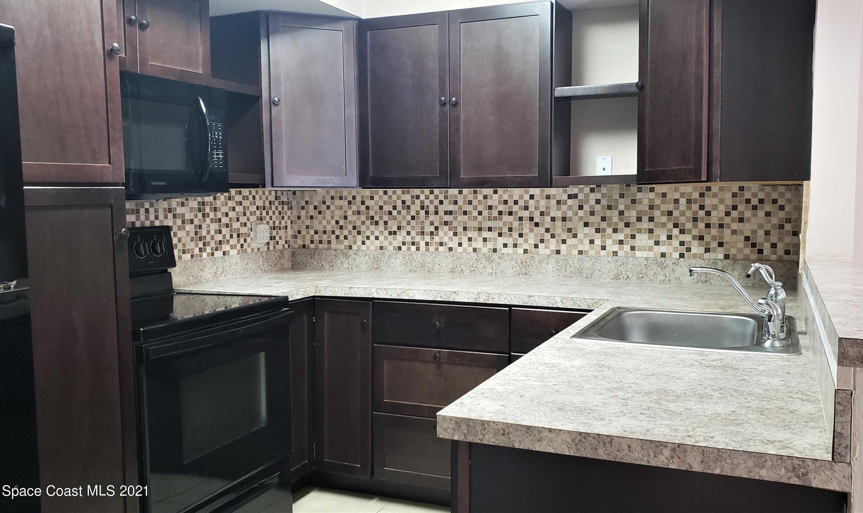 653 Ridge Club Drive, Unit 27 Melbourne, FL 32934 - Photo 3 of 31 Kitchen