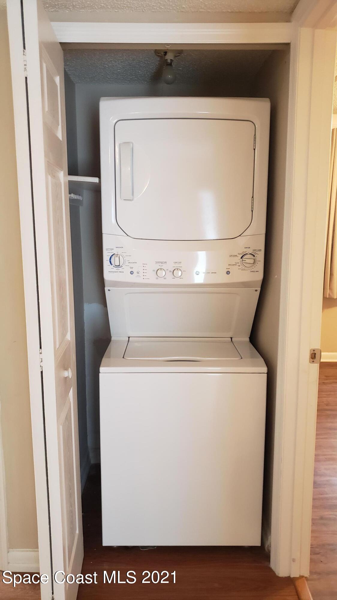 653 Ridge Club Drive, Unit 27 Melbourne, FL 32934 - Photo 23 of 31 Laundry