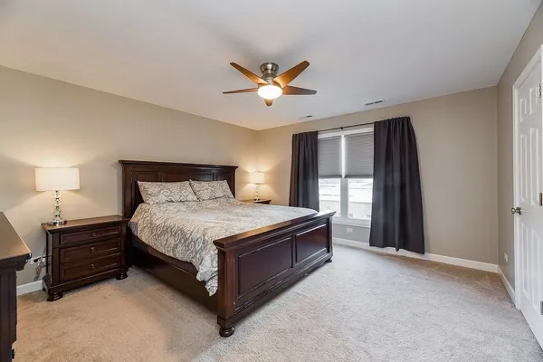 $3,300 | 415 North President Street, Unit A, Wheaton, IL 60187