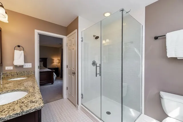 $3,300 | 415 North President Street, Unit A, Wheaton, IL 60187