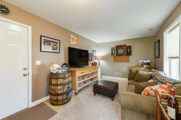 $3,300 | 415 North President Street, Unit A, Wheaton, IL 60187
