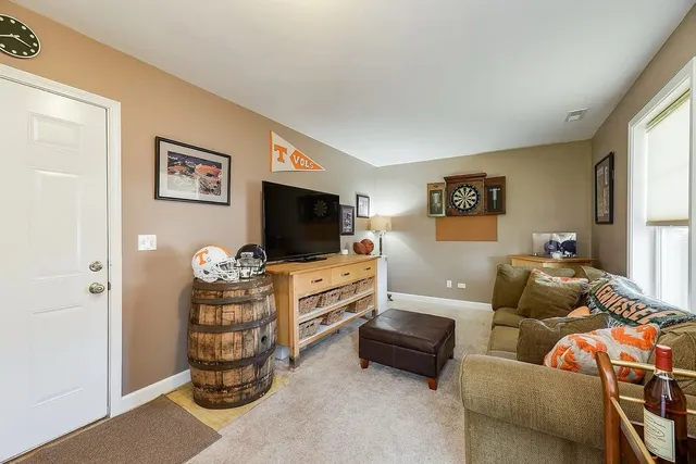 $3,300 | 415 North President Street, Unit A, Wheaton, IL 60187