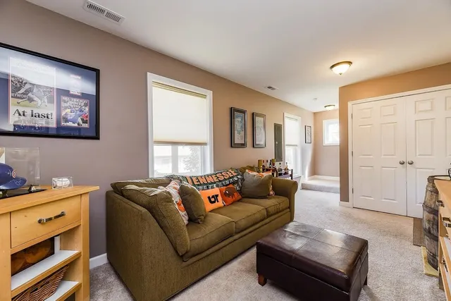 $3,300 | 415 North President Street, Unit A, Wheaton, IL 60187